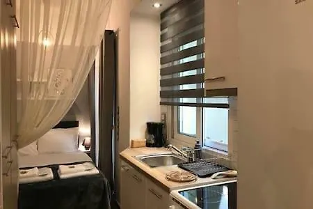 Cozy 50m From Sea Apartment Athens