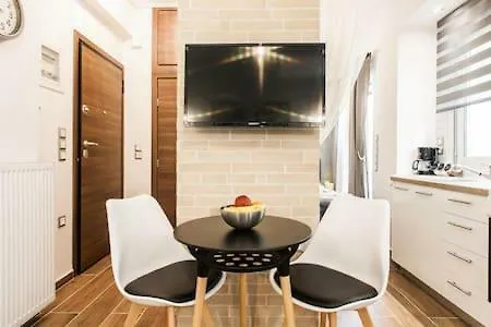 Cozy 50m From Sea Apartment